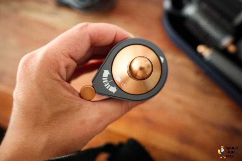 Стрелка на Dyson Airwrap для завивки в разных направлениях.